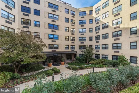 1801 CLYDESDALE PLACE NW #521
