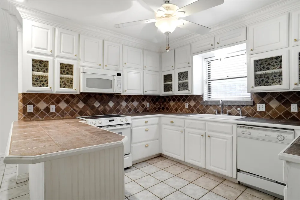 1812 Kynette Drive Euless, TX 76040