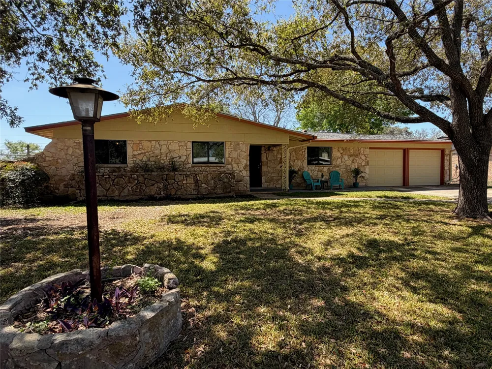 141 Oaklane Drive Universal City, TX 78148