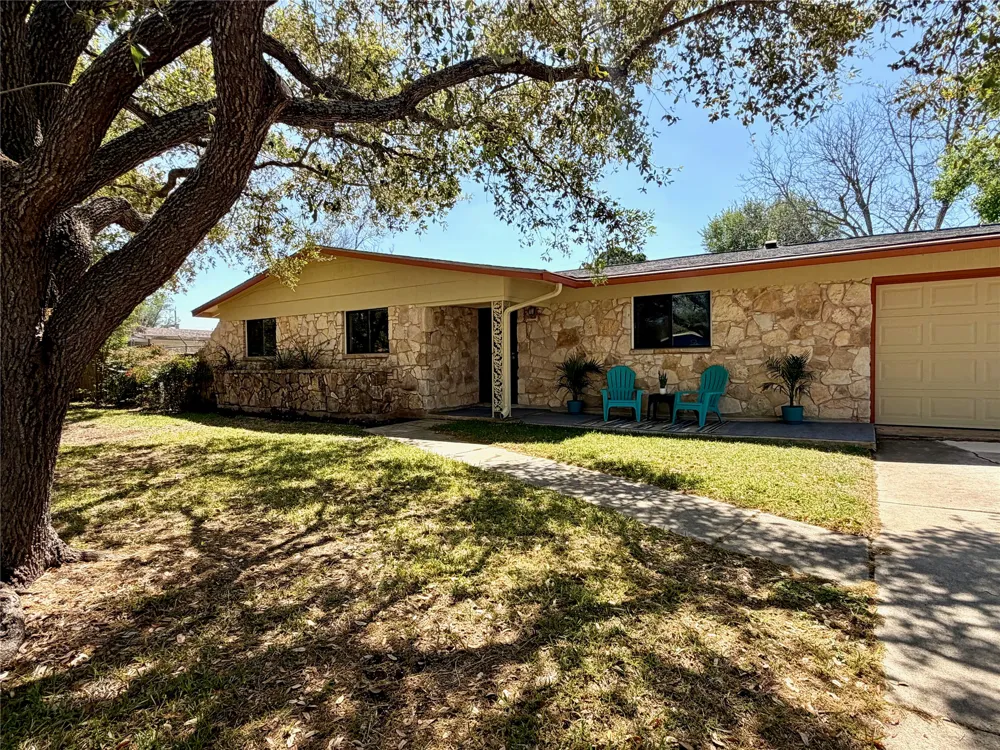 141 Oaklane Drive Universal City, TX 78148