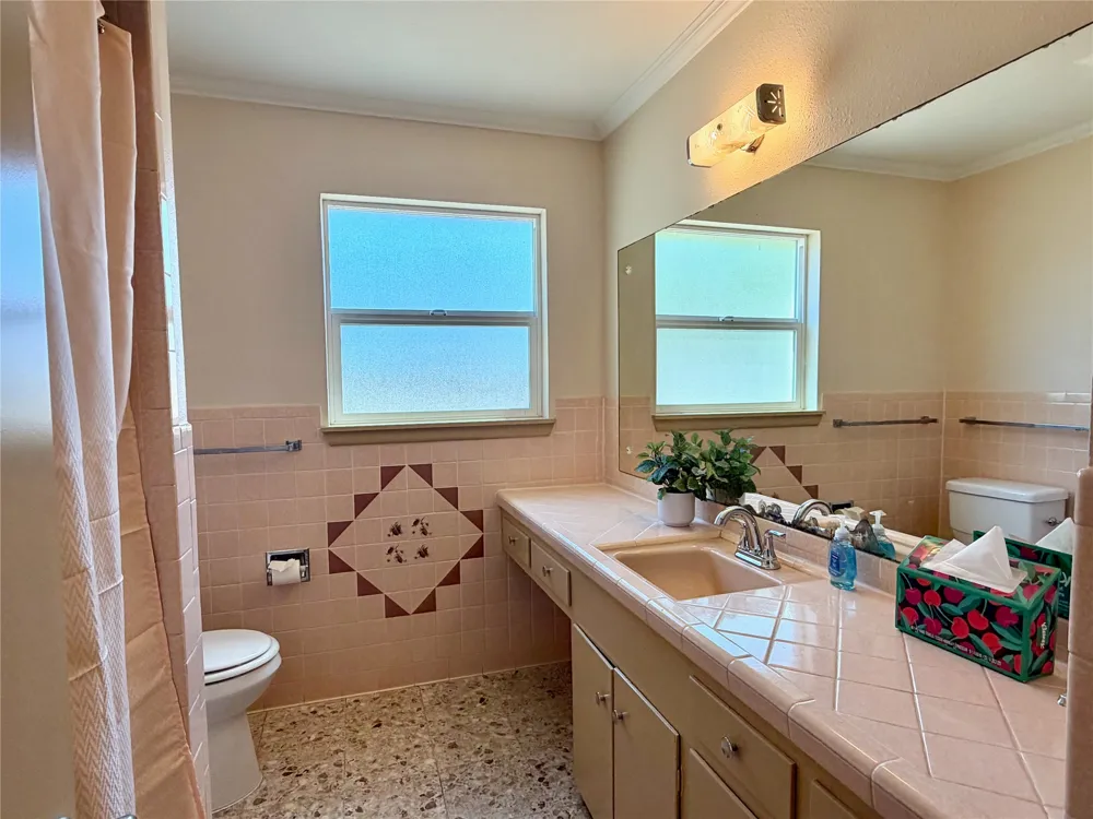 141 Oaklane Drive Universal City, TX 78148