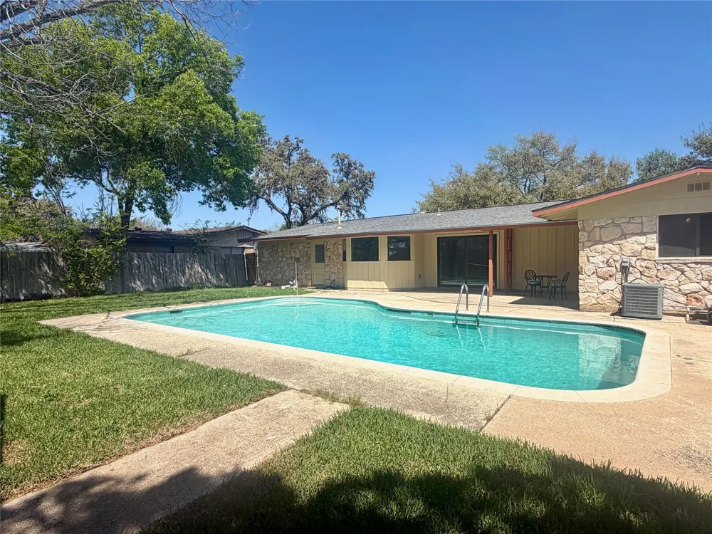 141 Oaklane Drive Universal City, TX 78148