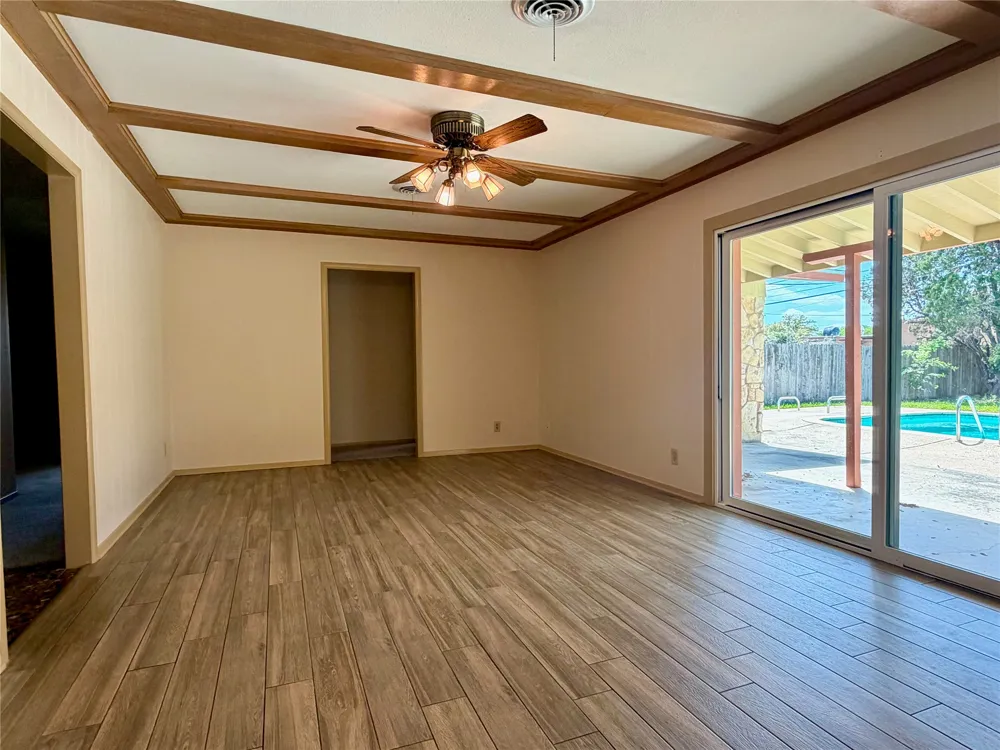 141 Oaklane Drive Universal City, TX 78148