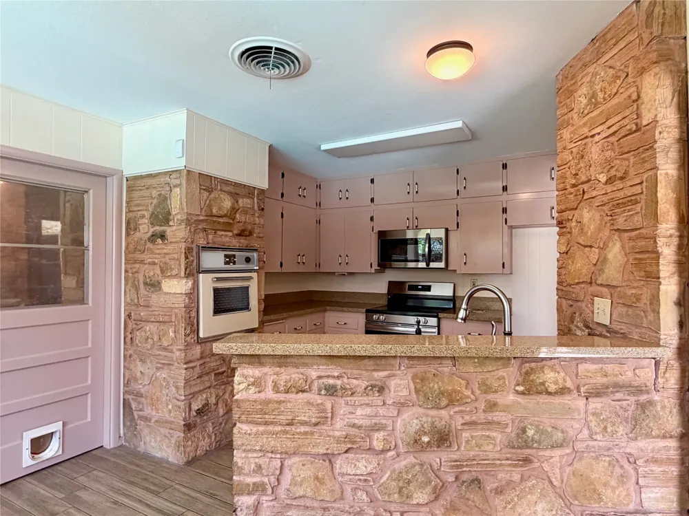 141 Oaklane Drive Universal City, TX 78148