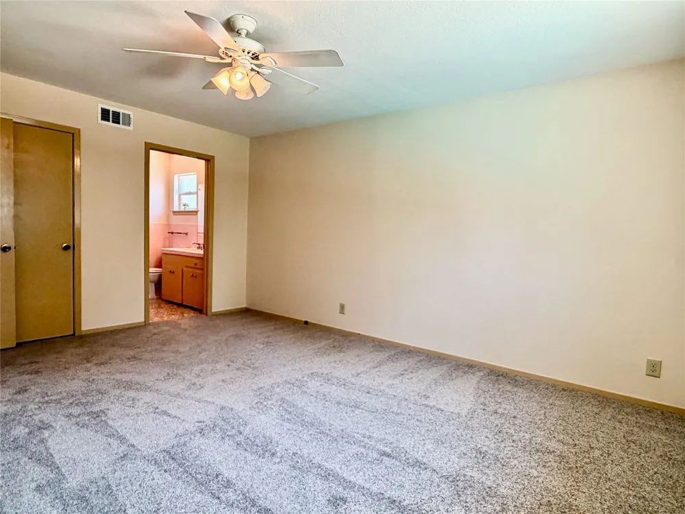 141 Oaklane Drive Universal City, TX 78148