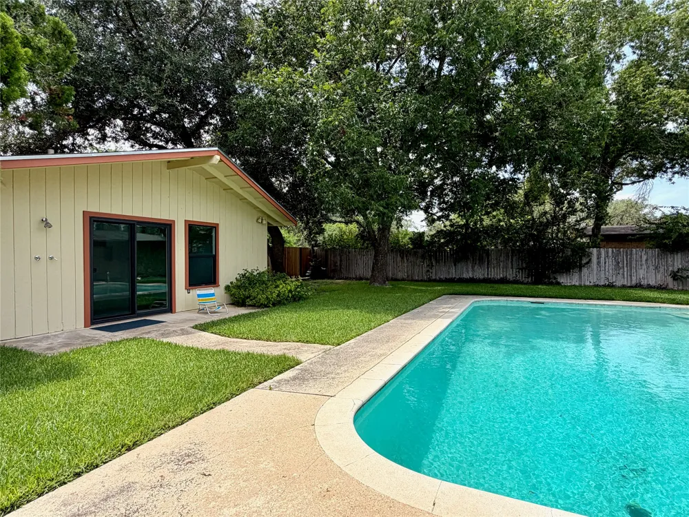 141 Oaklane Drive Universal City, TX 78148