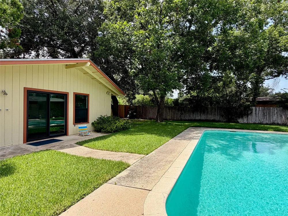 141 Oaklane Drive Universal City, TX 78148