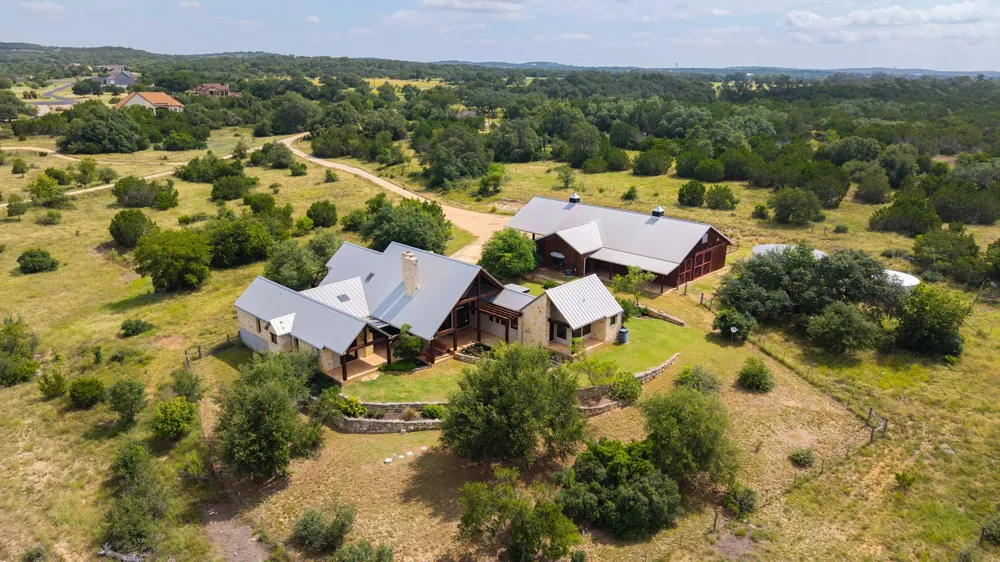 520 Holder Lane Dripping Springs, TX 78620