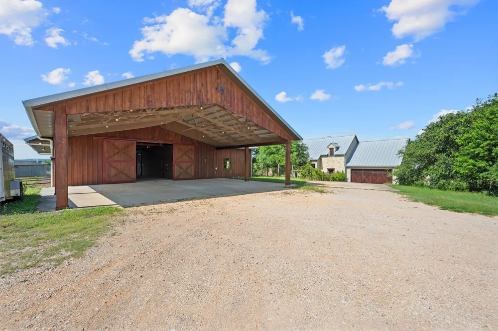 520 Holder Lane Dripping Springs, TX 78620