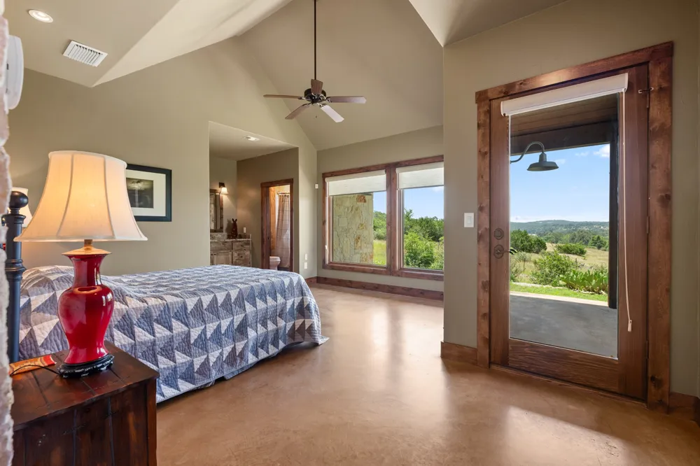 520 Holder Lane Dripping Springs, TX 78620