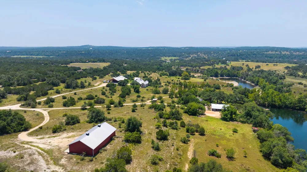 520 Holder Lane Dripping Springs, TX 78620