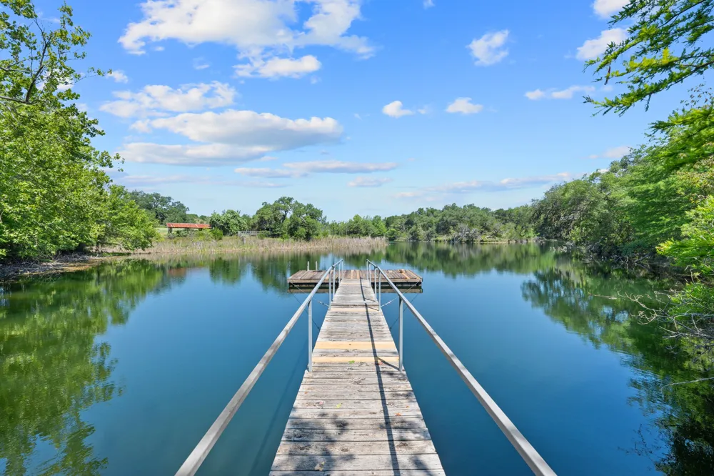 520 Holder Lane Dripping Springs, TX 78620