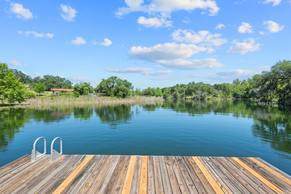 520 Holder Lane Dripping Springs, TX 78620