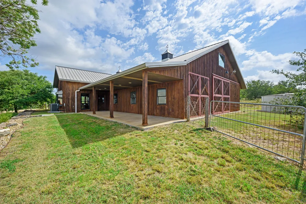 520 Holder Lane Dripping Springs, TX 78620