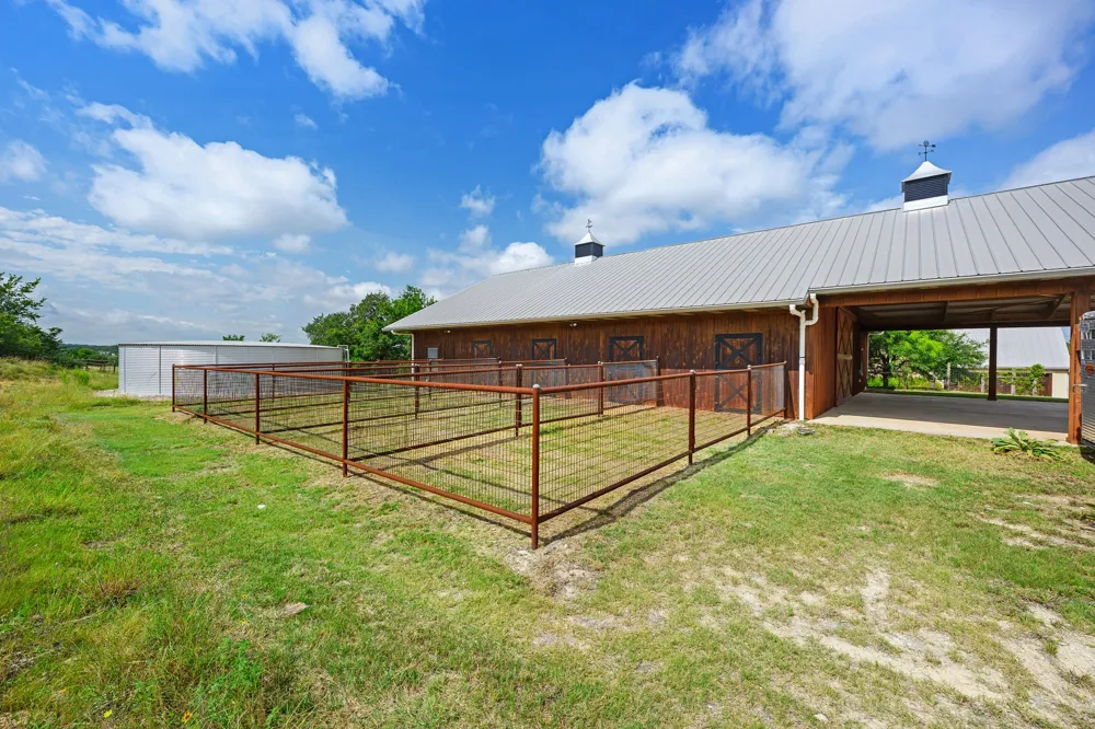 520 Holder Lane Dripping Springs, TX 78620