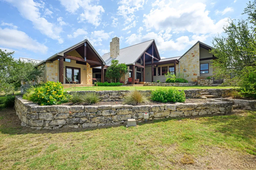 520 Holder Lane Dripping Springs, TX 78620