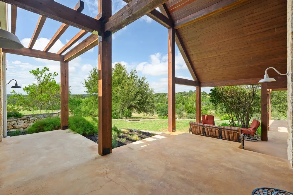 520 Holder Lane Dripping Springs, TX 78620