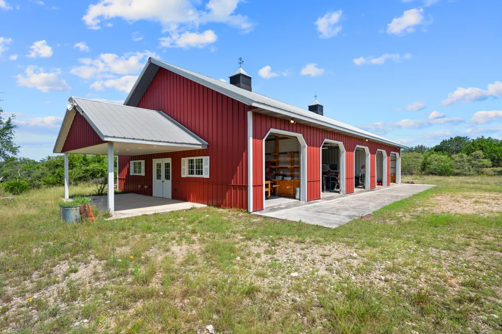 520 Holder Lane Dripping Springs, TX 78620