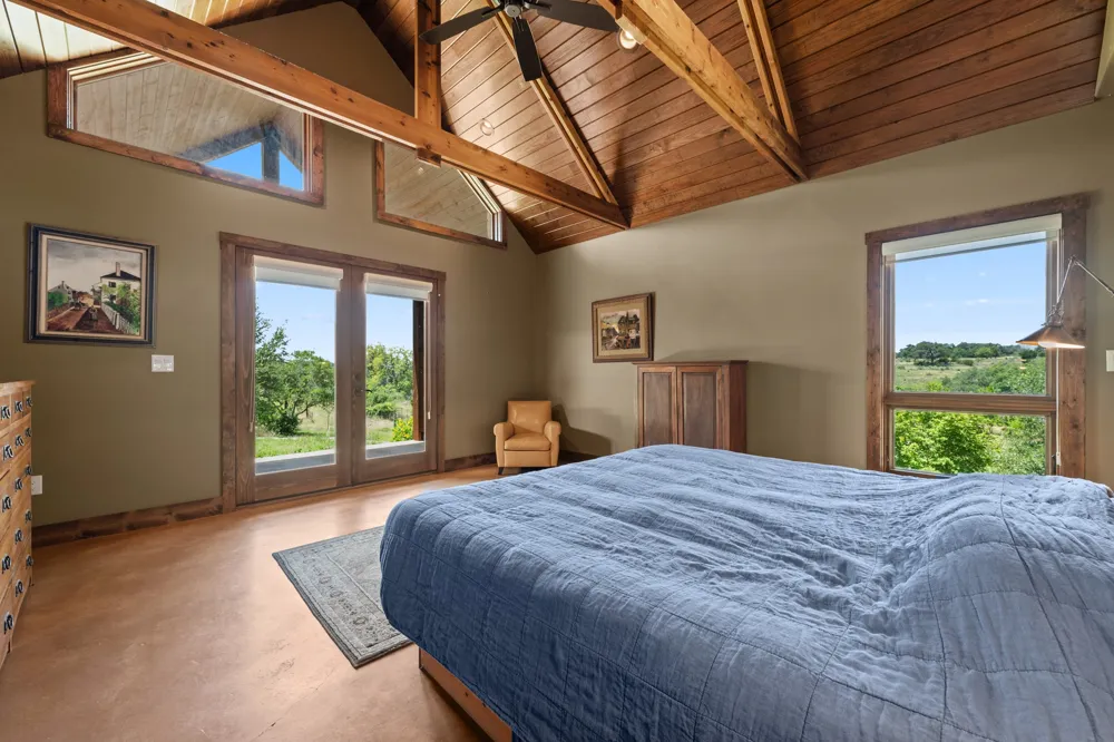 520 Holder Lane Dripping Springs, TX 78620