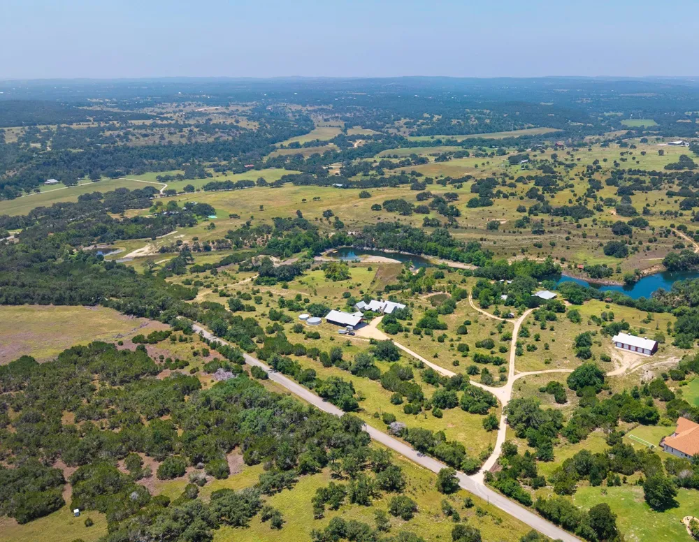520 Holder Lane Dripping Springs, TX 78620