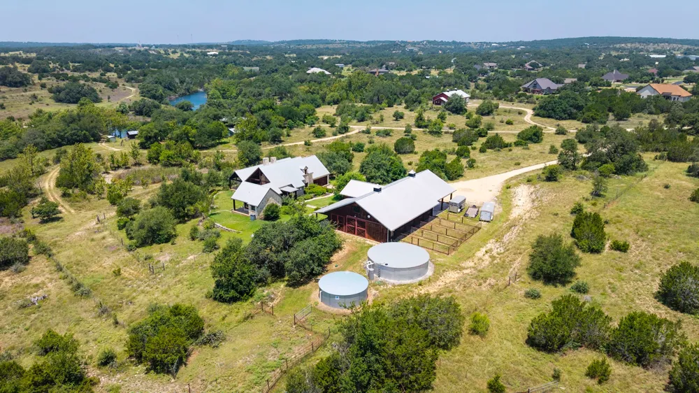 520 Holder Lane Dripping Springs, TX 78620