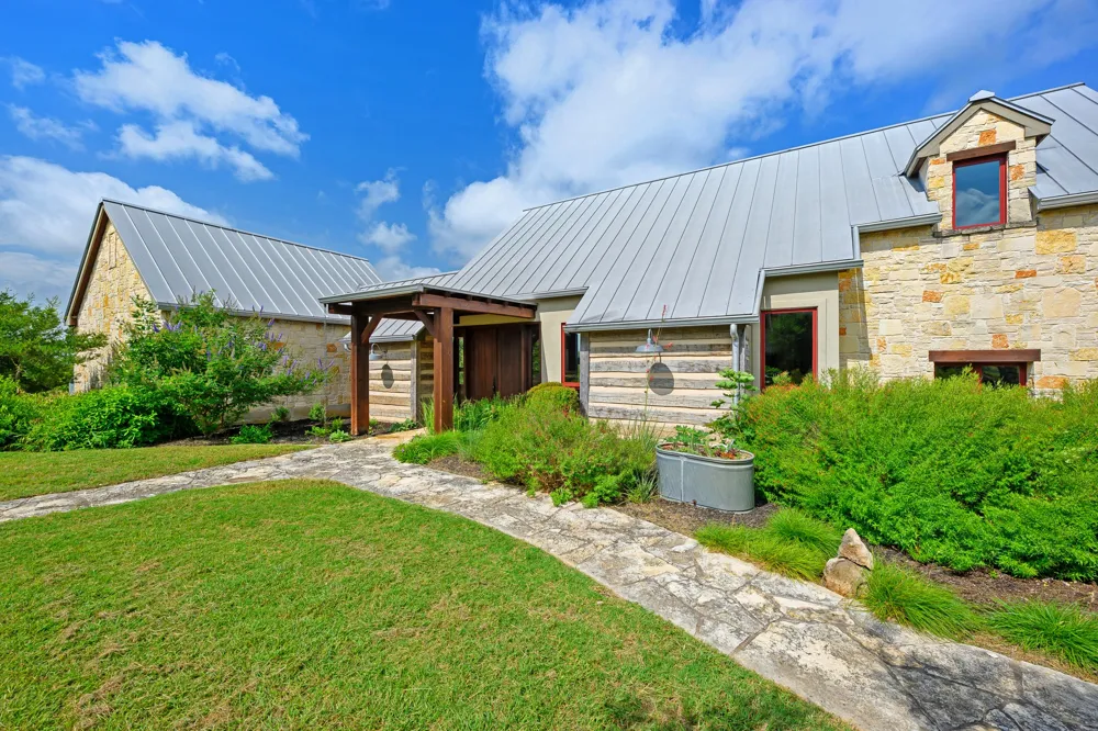 520 Holder Lane Dripping Springs, TX 78620