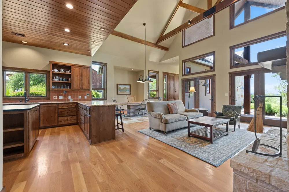 520 Holder Lane Dripping Springs, TX 78620