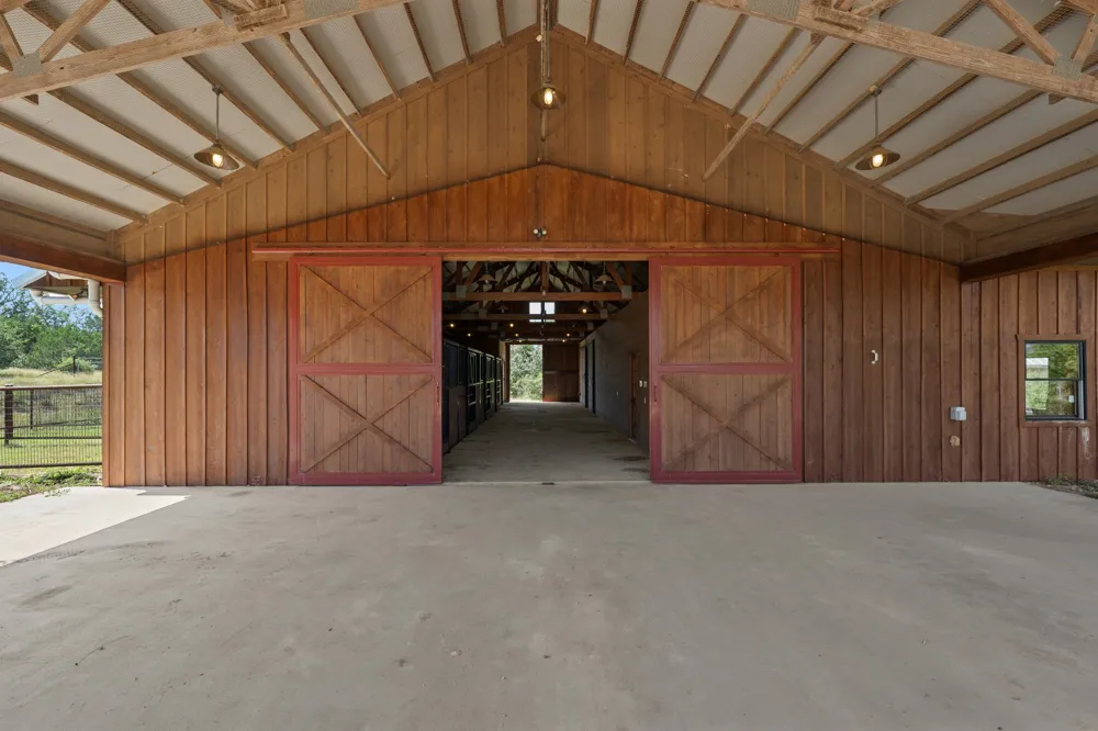520 Holder Lane Dripping Springs, TX 78620