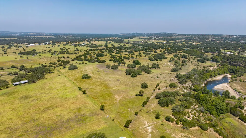 520 Holder Lane Dripping Springs, TX 78620