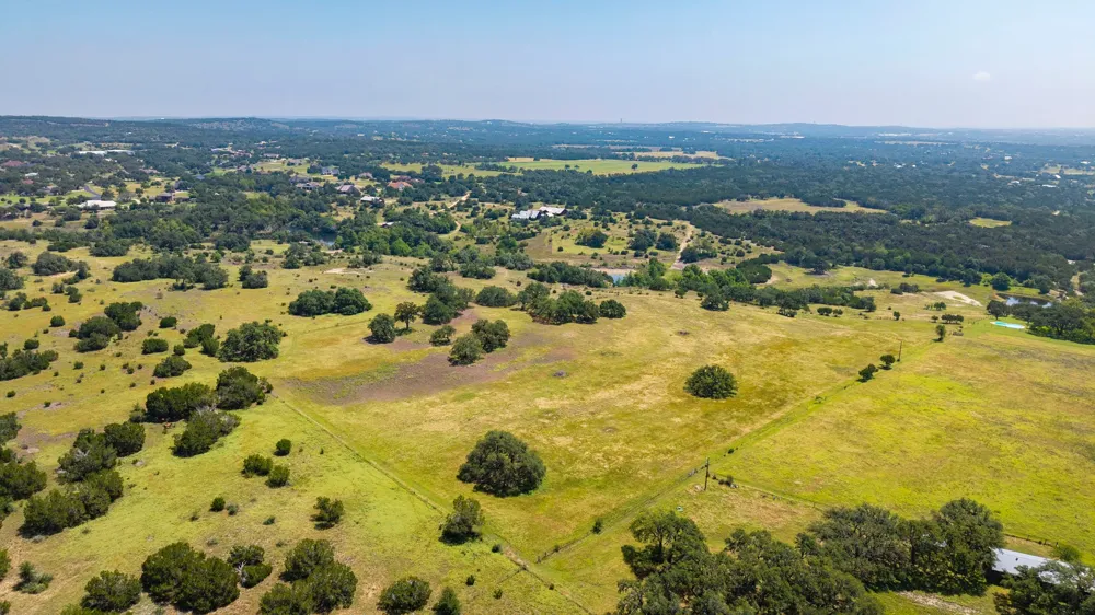 520 Holder Lane Dripping Springs, TX 78620