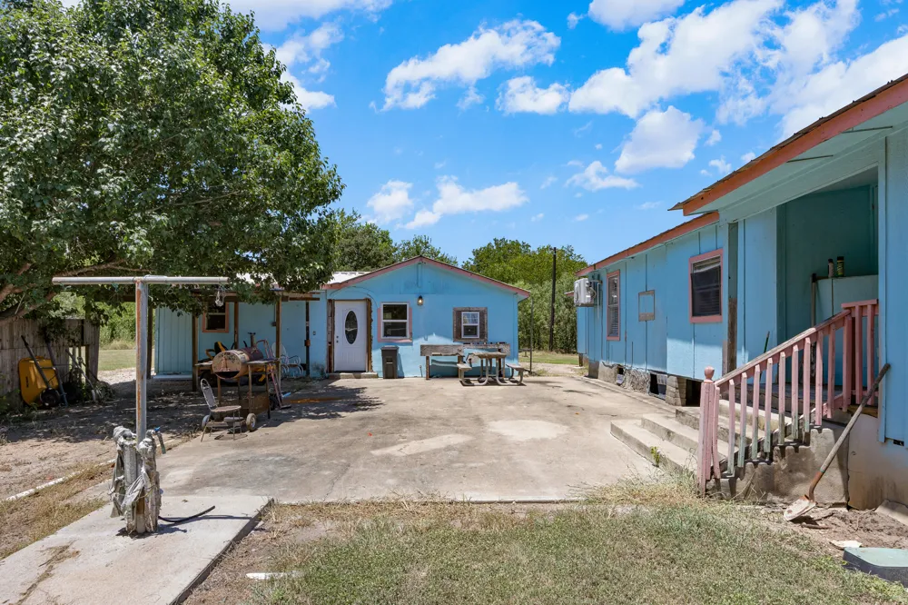 147 Community Center Road Rosanky, TX 78953