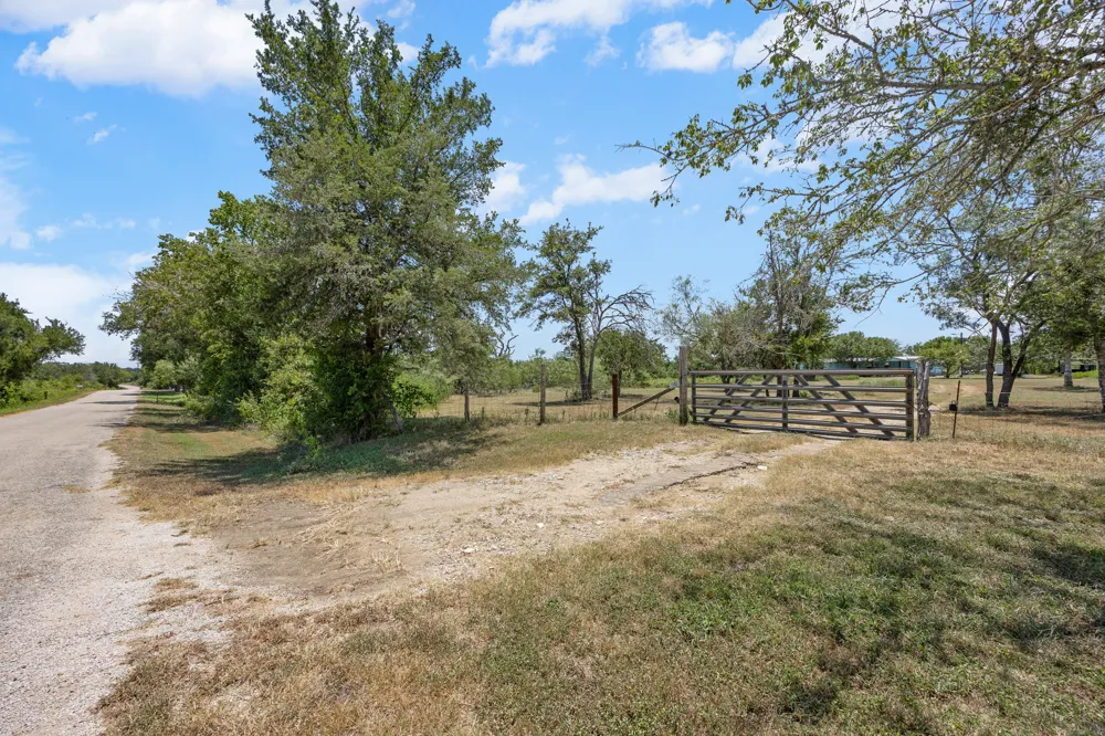 147 Community Center Road Rosanky, TX 78953