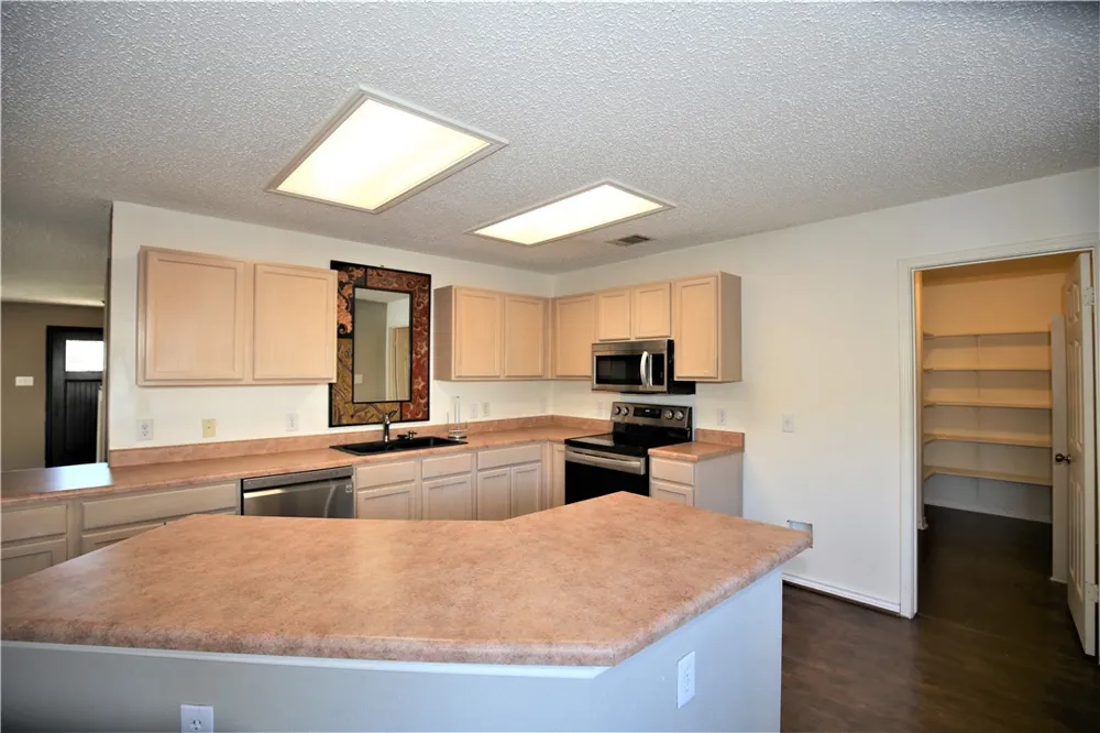 1915 Ruthie Run Cedar Park, TX 78613