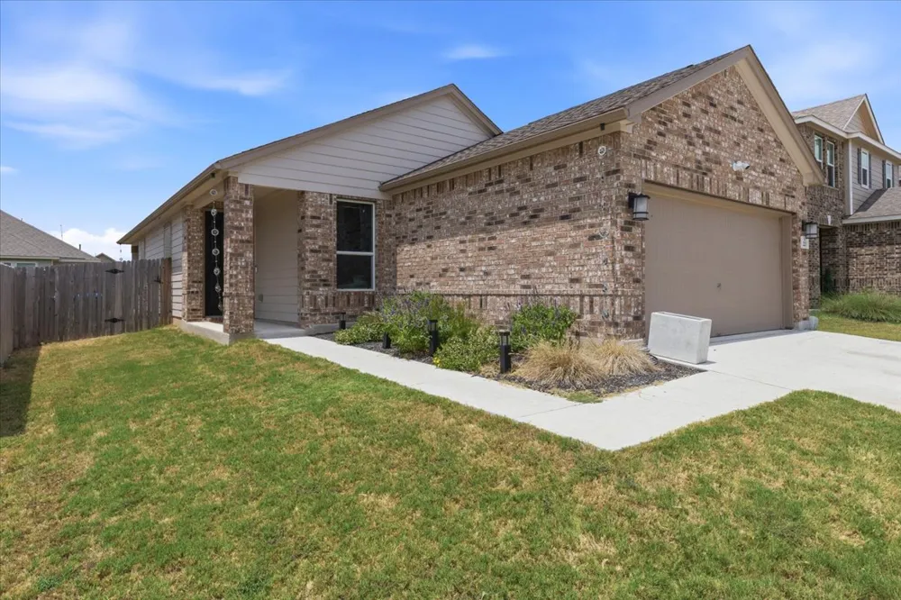 223 Pitkin Drive Lockhart, TX 78644