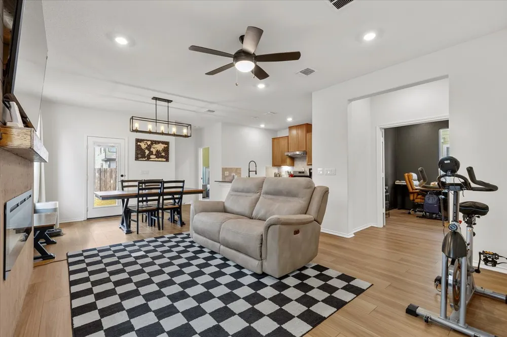 223 Pitkin Drive Lockhart, TX 78644