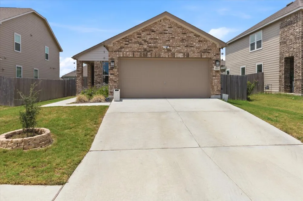 223 Pitkin Drive Lockhart, TX 78644