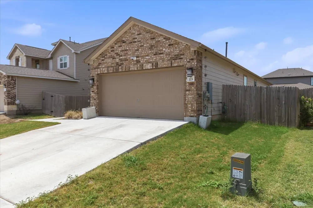 223 Pitkin Drive Lockhart, TX 78644
