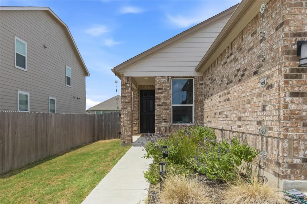 223 Pitkin Drive Lockhart, TX 78644