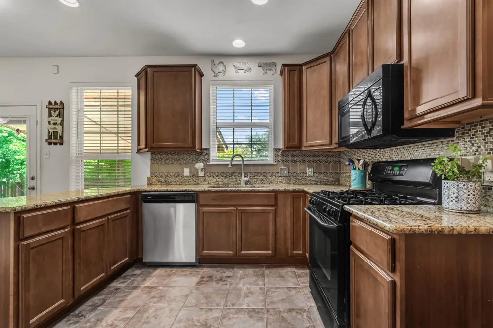 1353 Beechwood Drive Kyle, TX 78640