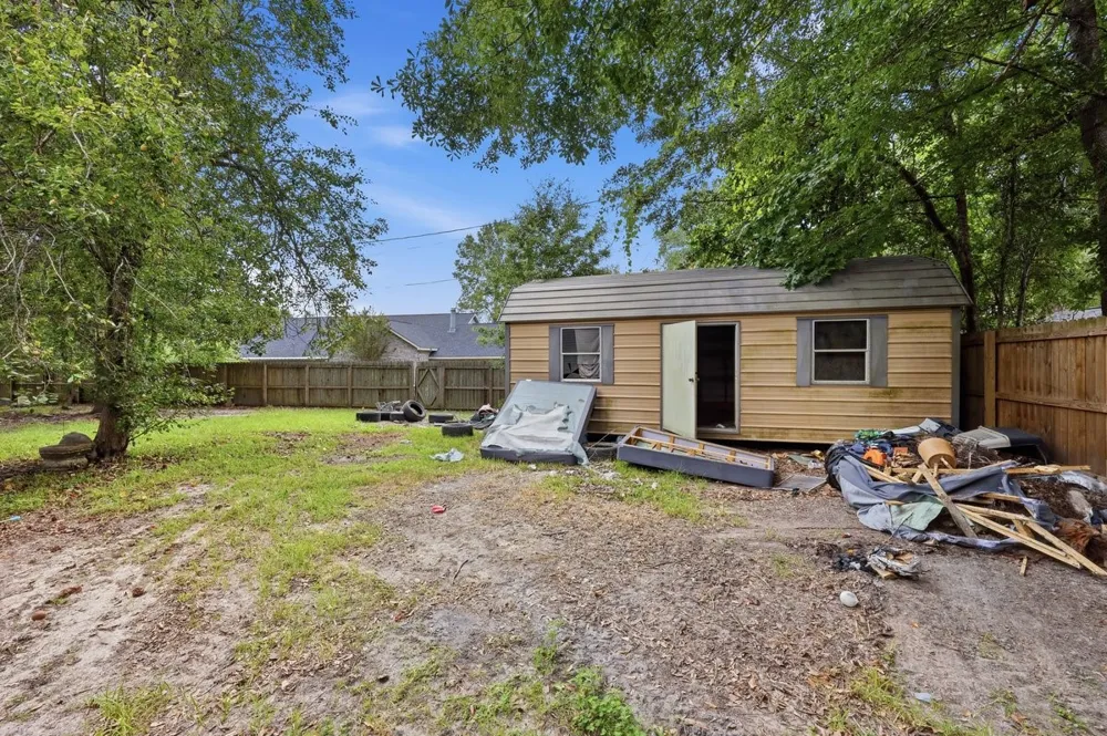 415 County Road 758 Buna, TX 77612