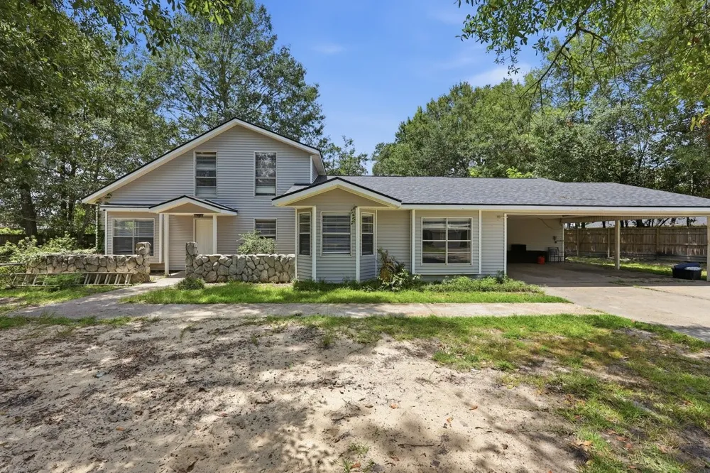 415 County Road 758 Buna, TX 77612