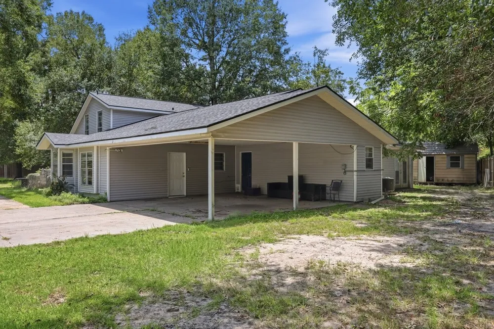 415 County Road 758 Buna, TX 77612