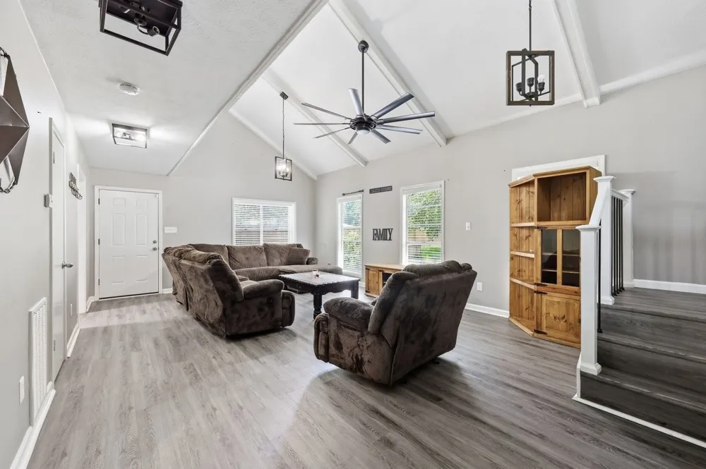 415 County Road 758 Buna, TX 77612