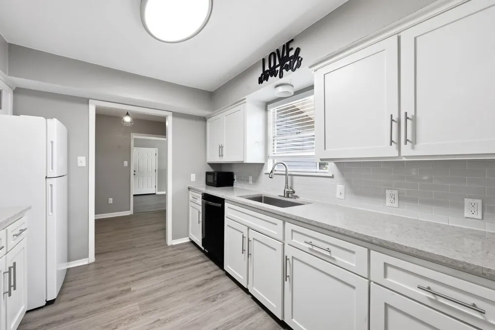 415 County Road 758 Buna, TX 77612