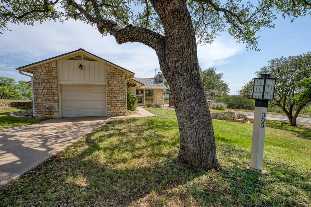 305 Onyx Drive Horseshoe Bay, TX 78657