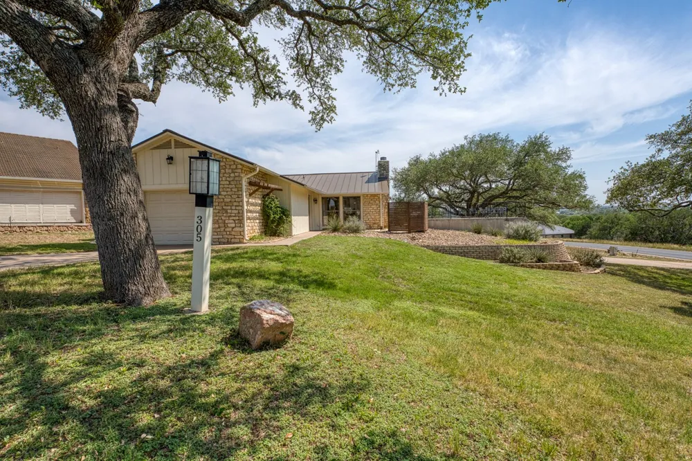 305 Onyx Drive Horseshoe Bay, TX 78657