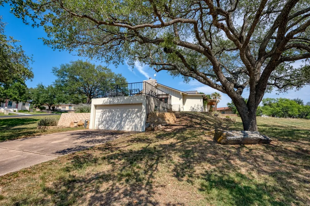 305 Onyx Drive Horseshoe Bay, TX 78657