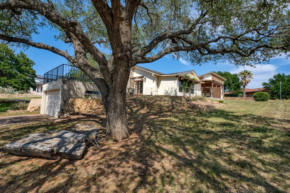 305 Onyx Drive Horseshoe Bay, TX 78657