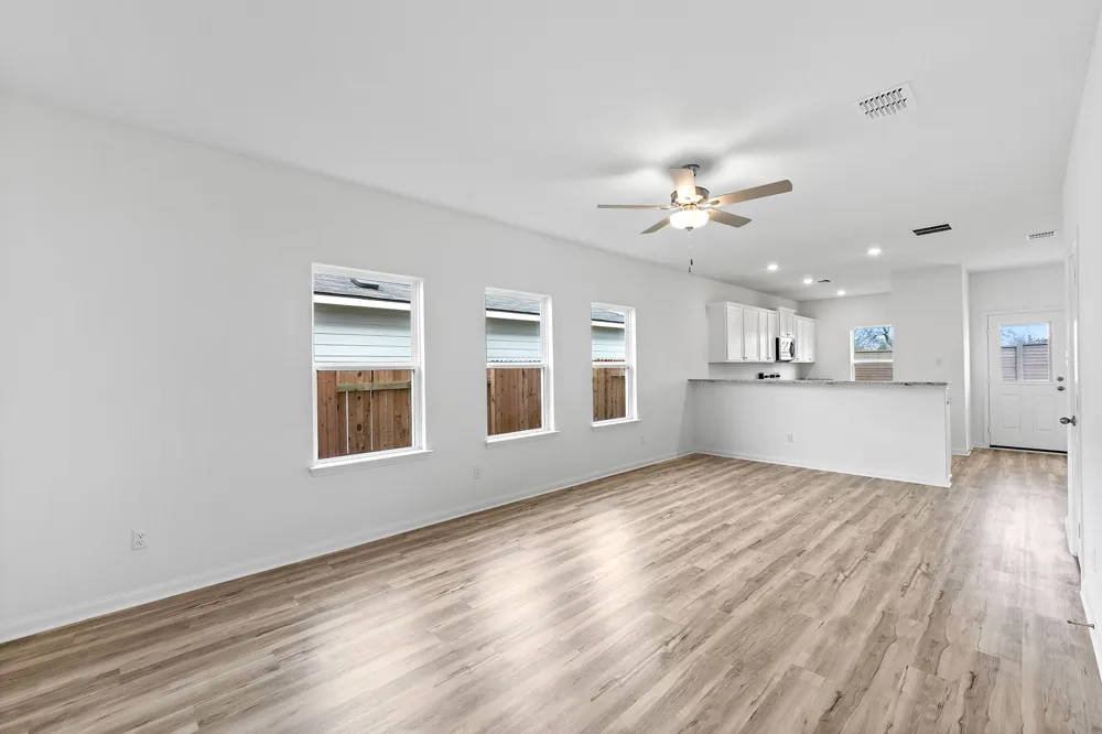 14405 Bonellis Pass Elgin, TX 78621