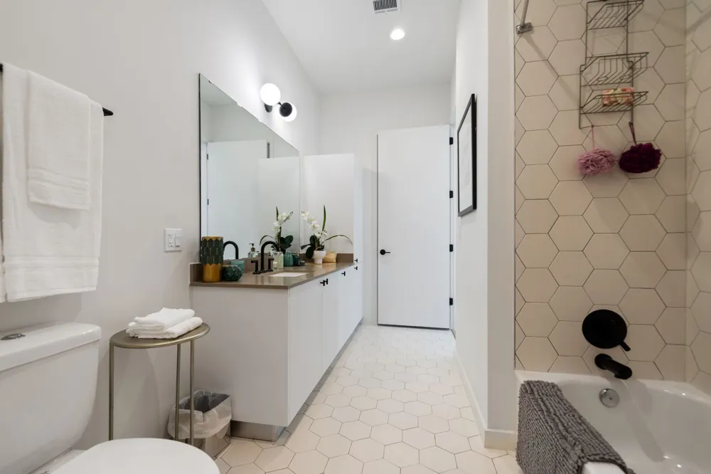 800 Embassy Drive #525 Austin, TX 78702